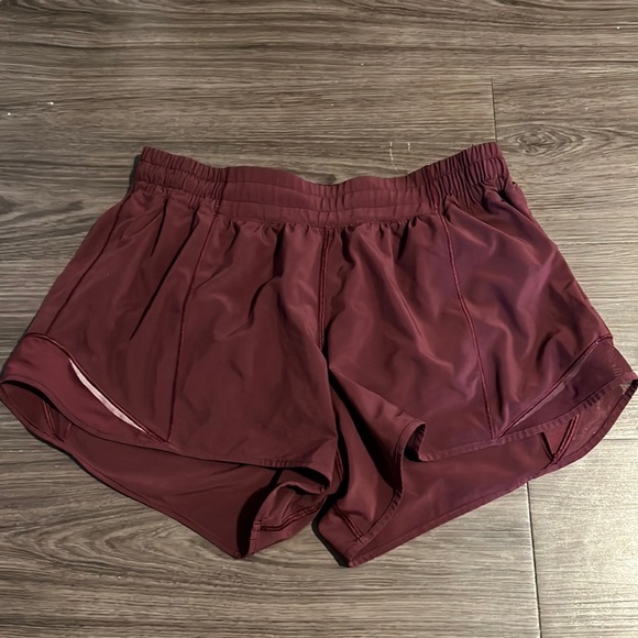 lululemon athletica Pants - Lululemon 4” Hotty hot